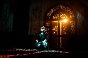 How to Choose Between Guided and Solo Tours