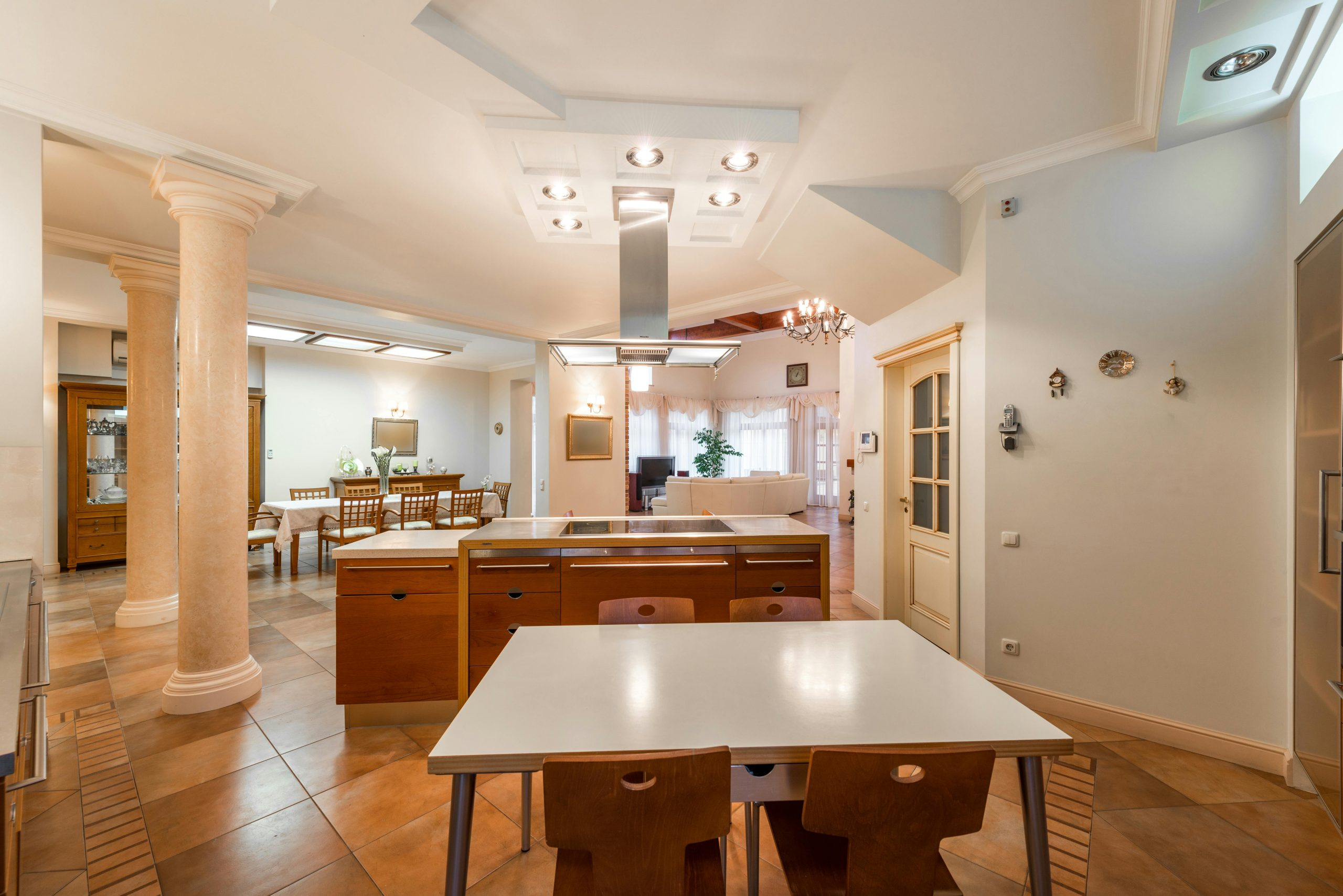 Open Floor Plans Versus Traditional Room Layouts
